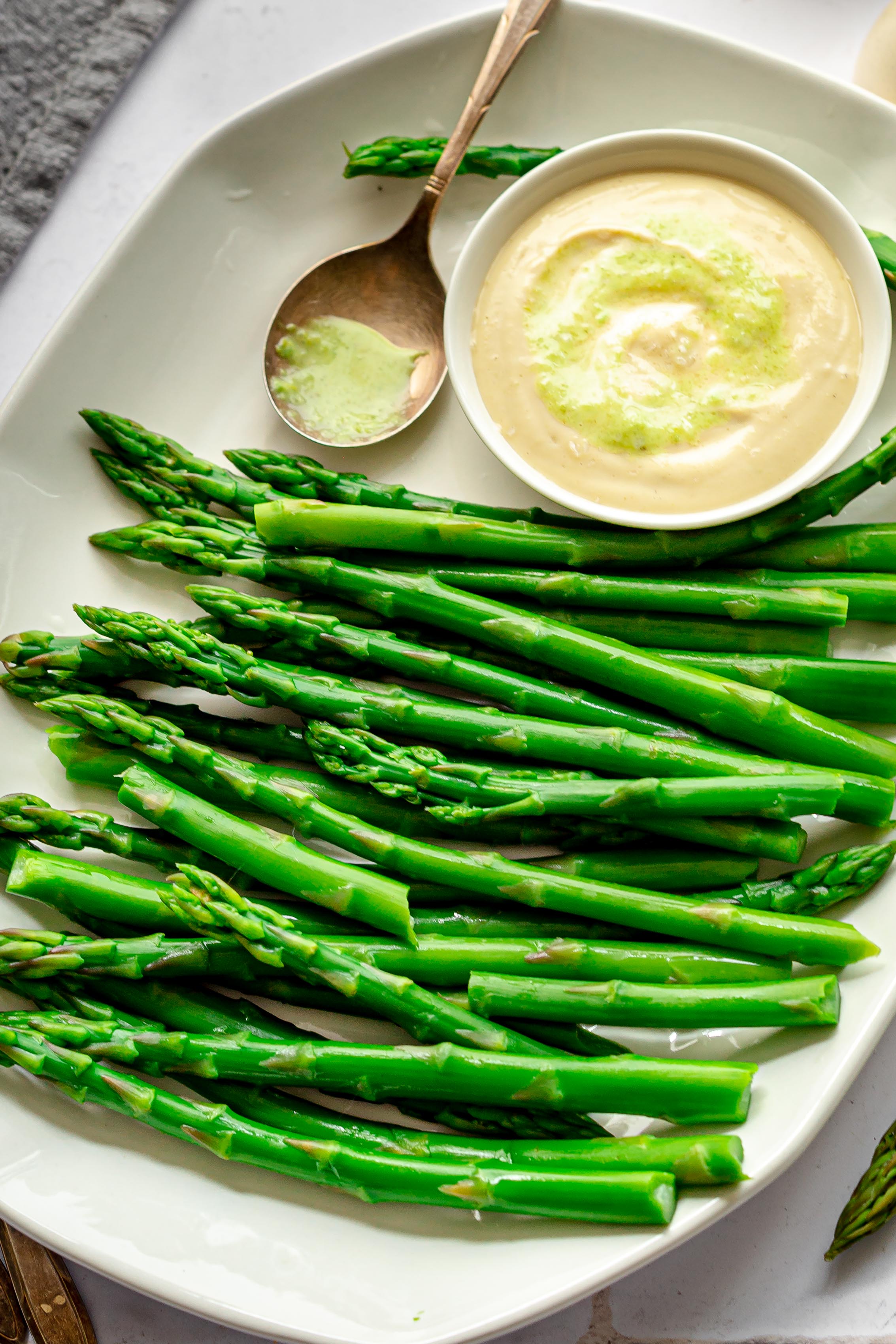 Asparagus with Vegan Wasabi Mayo